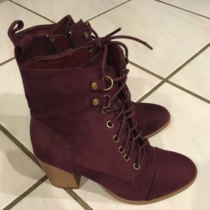 Never worn maroon boots